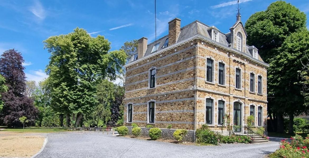 Photo extérieur de la cours de l'entreprise Notaires Declairfayt